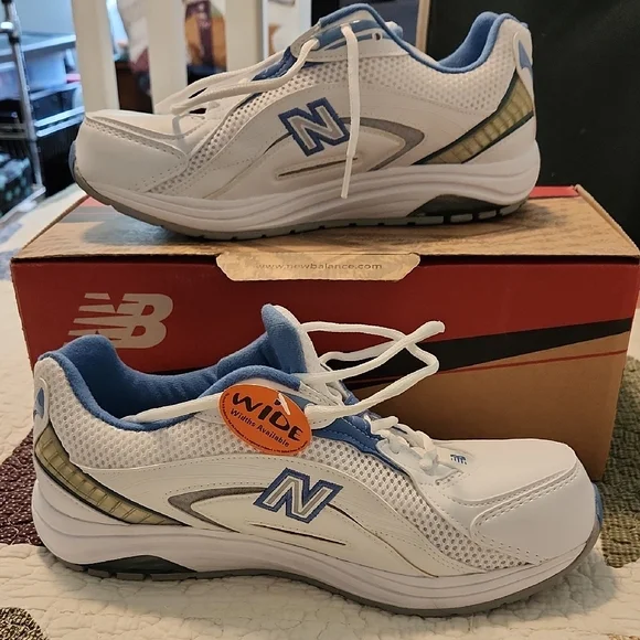 New Balance White and Blue Running Shoes - Picture 1 of 4